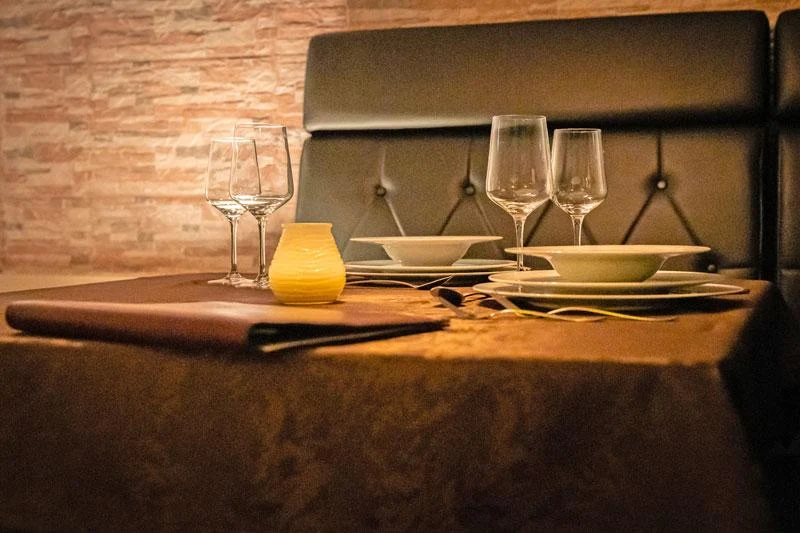 4Two Restaurant Bern – Gäste geniessen das Menü in ruhiger Atmosphäre
