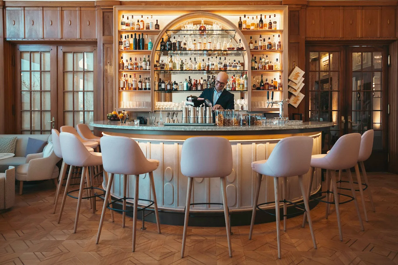 Louis Bar Luzern – stilvolle Bar mit Blick auf den Vierwaldstättersee