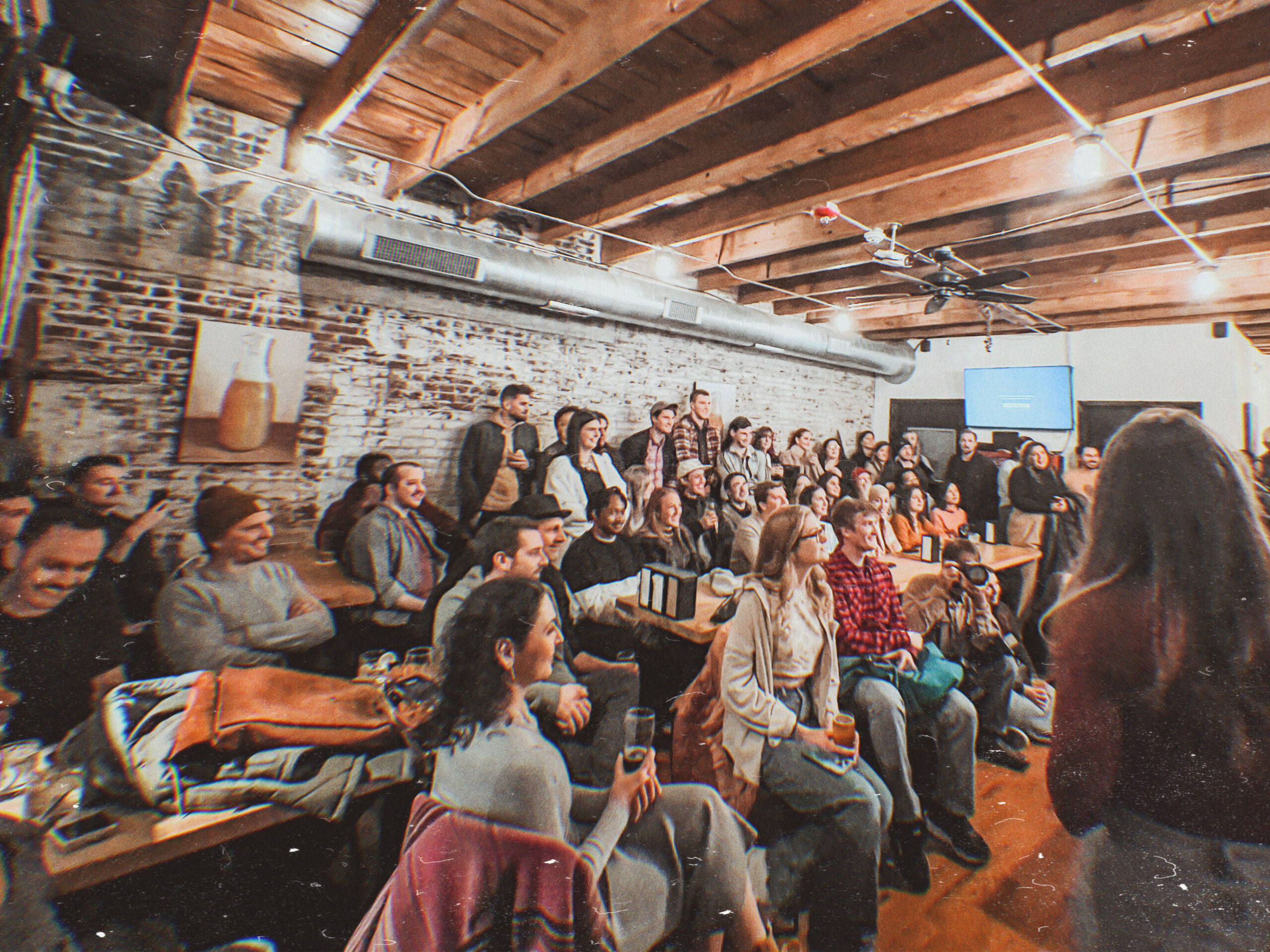 Pitch-a-Friend Zürich – Bühne mit Publikum und Präsentation der Singles