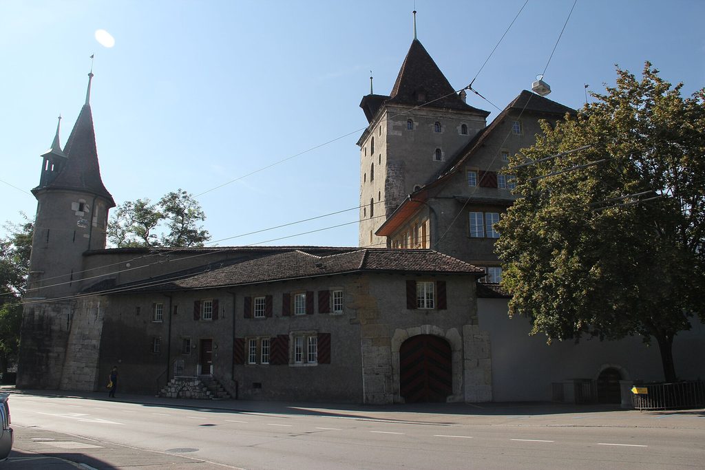 Schloss Nidau mit Rundturm und Hauptturm