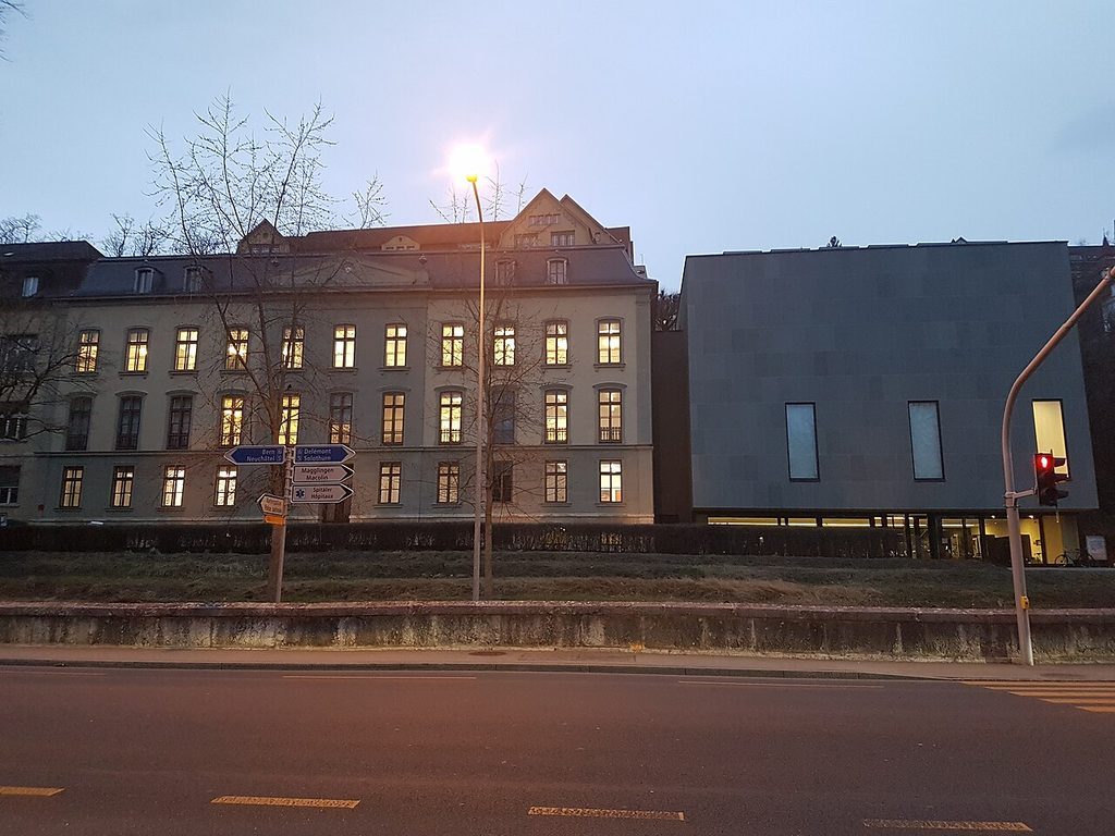 Aussenansicht des Pasquart in Biel mit Alt- und Neubau