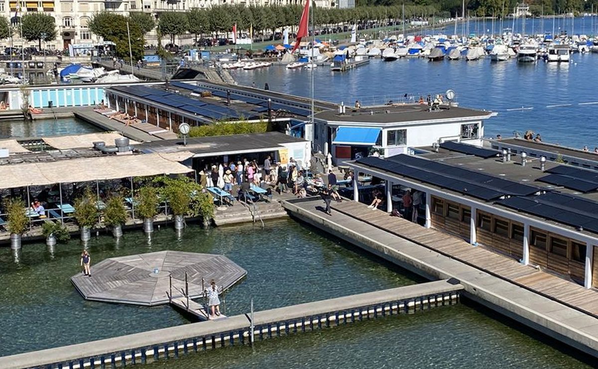 Bains des Pâquis à Genève en été