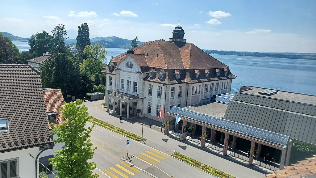 Theater Casino Zug am Ufer des Zugersees